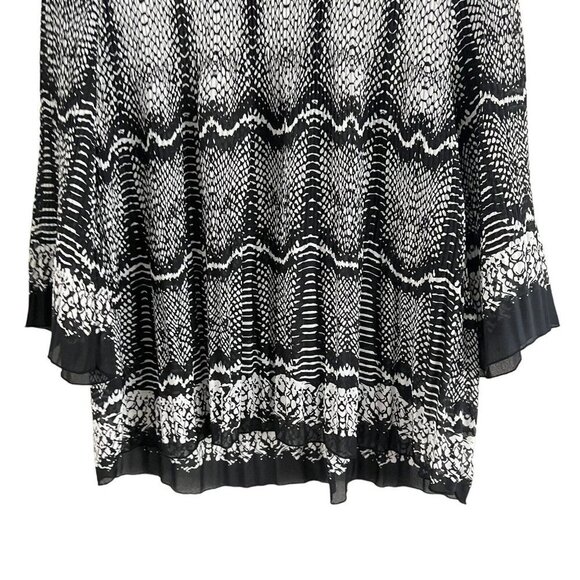 Nicola Blouse Top Women’s Size 1X V Neck 3/4 Sleeve Black Snake Print Thin - Picture 9 of 14